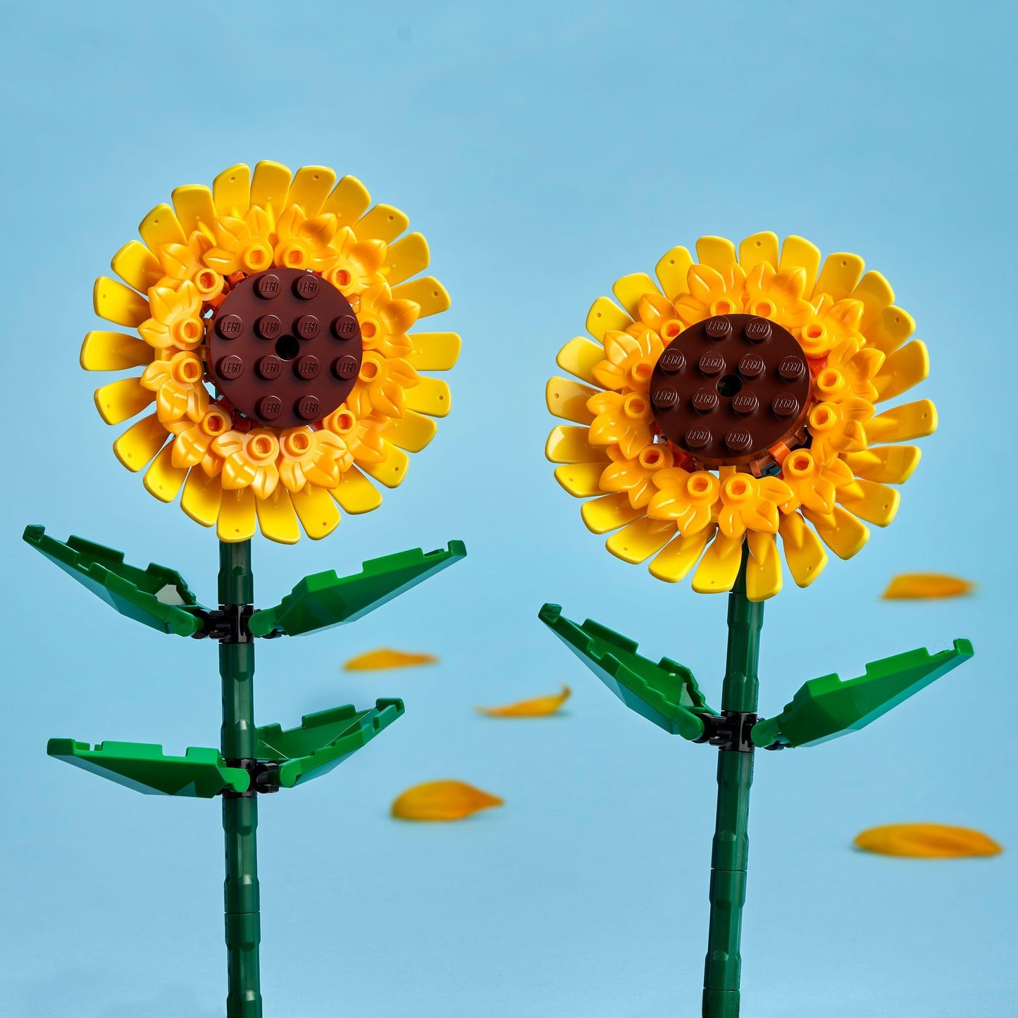 LEGO Botanicals Sunflowers - Yellow Faux Flowers Building Set - Desk Decoration or Floral Bouquet Home Decor - Gift for 8+ Year Old Girls & Boys - Valentine's Treat - Botanical Collection - 40524