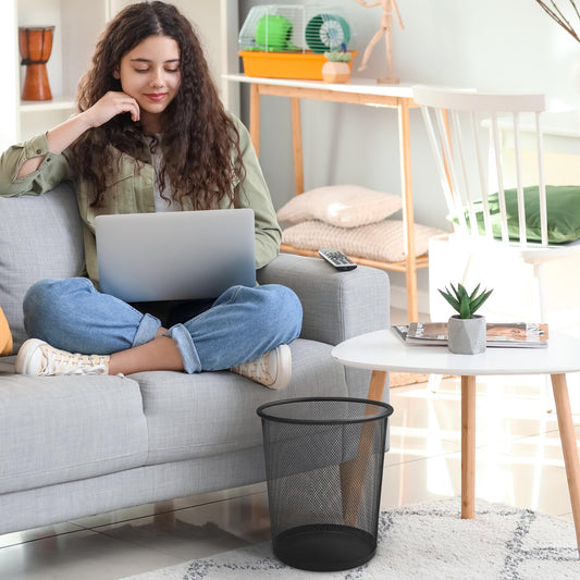 KEPLIN Round Trash Can - Black Non-slip Mesh Bin, Stylish & Sturdy Metal Waste Can for Home, Bedroom, Office, Bathroom, Living Room & Kitchen - Indoor Garbage Bin with Sleek Design